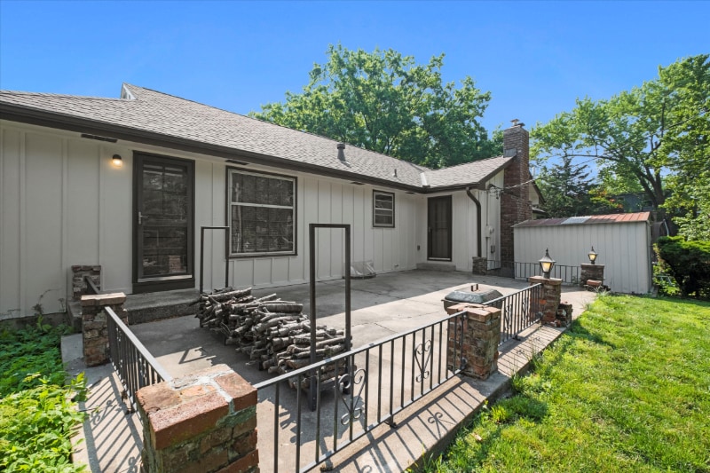 Building Photo - 9924 Lamar Ave