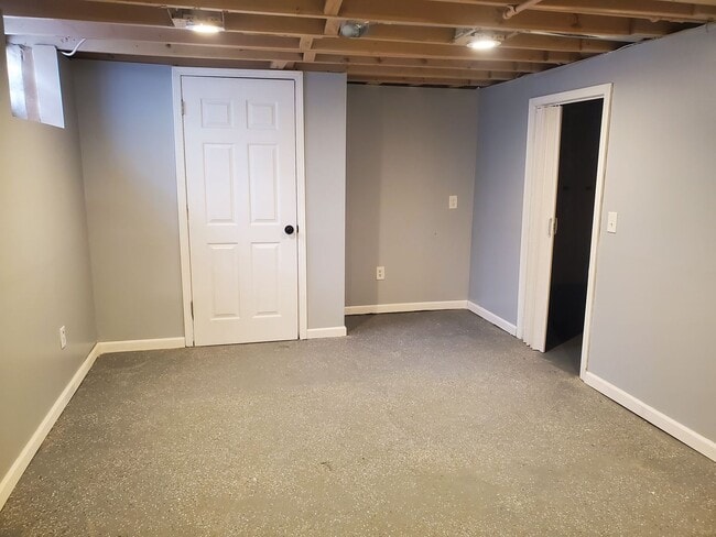 Building Photo - 2 Bedroom Single Family Ranch