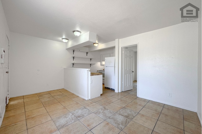 Building Photo - 1708 W Yuma St
