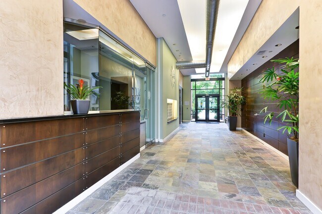 Building Photo - Gorgeous Light Filled 1Br Blocks to King St Metro