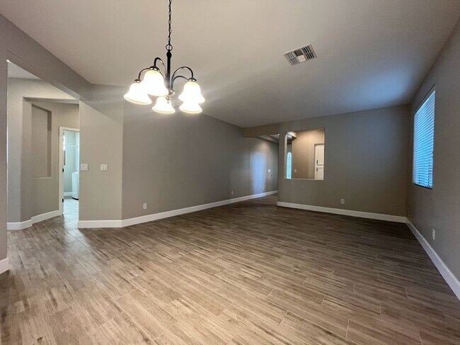 Building Photo - Cozy Cul De Sac house FOR RENT in a GREAT location