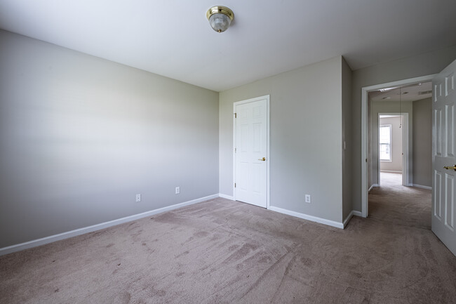 Building Photo - 7283 Simon St