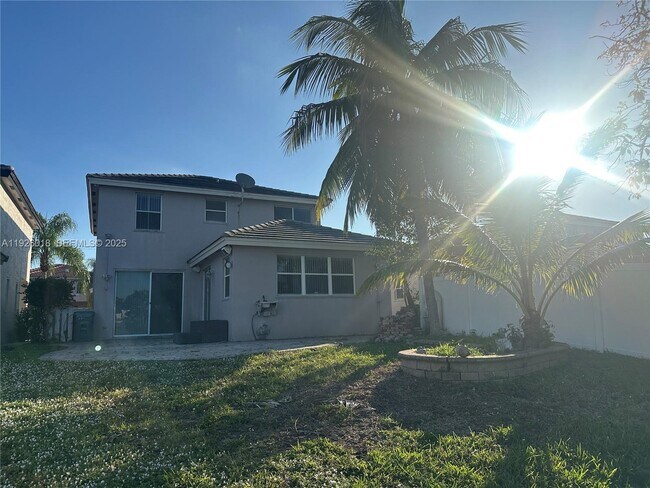 Building Photo - 6839 NW 69th Ct