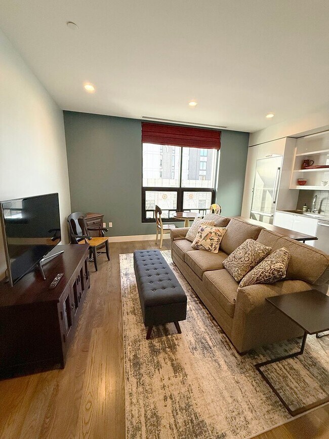 Building Photo - Downtown Luxury Condo Available Furnished or Unfurnished, with Parking