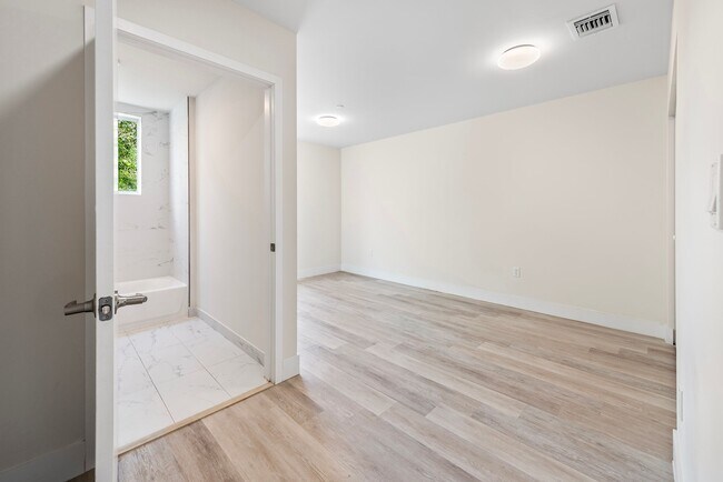 Building Photo - 2561 NE 193rd St