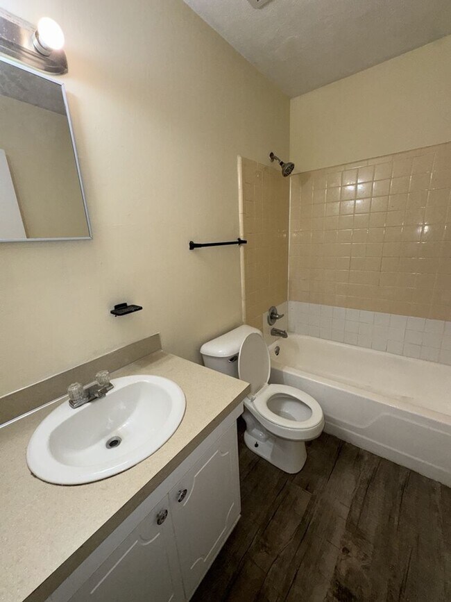 Building Photo - 1127 Harness Dr