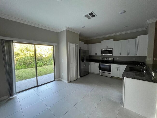 Building Photo - 1498 Cassius St