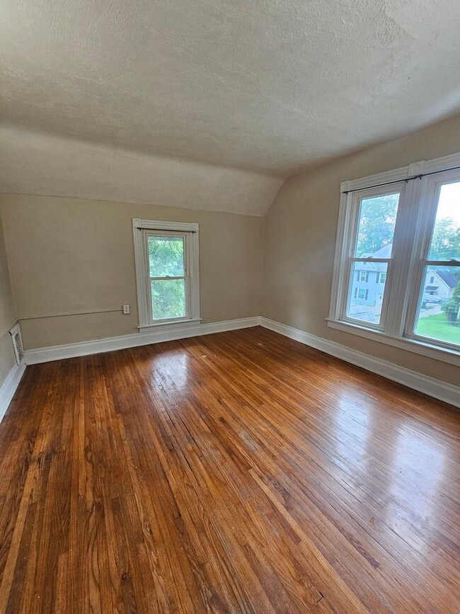 Building Photo - There is a $25 fee per application and eve...