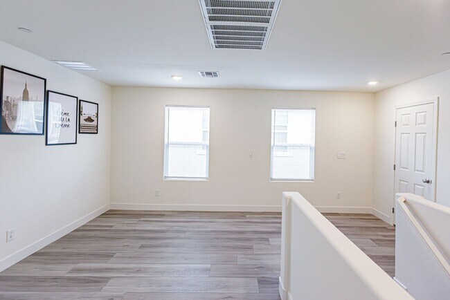 Building Photo - Beautiful 2-story home in a gated community