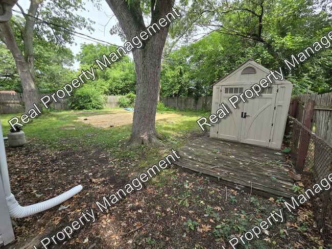 Building Photo - Updated Three Bedroom Ranch