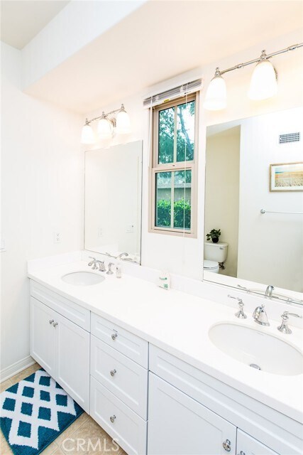 Building Photo - 137 Kempton