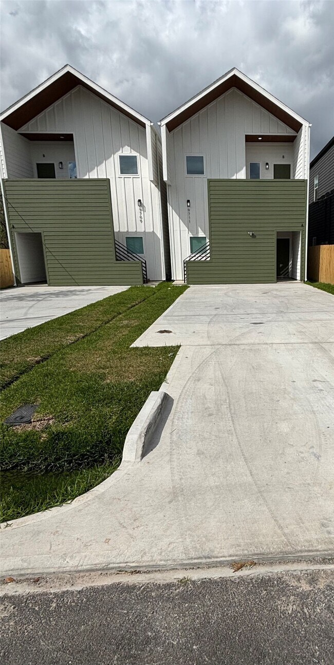 Building Photo - 9711 Pelsey St