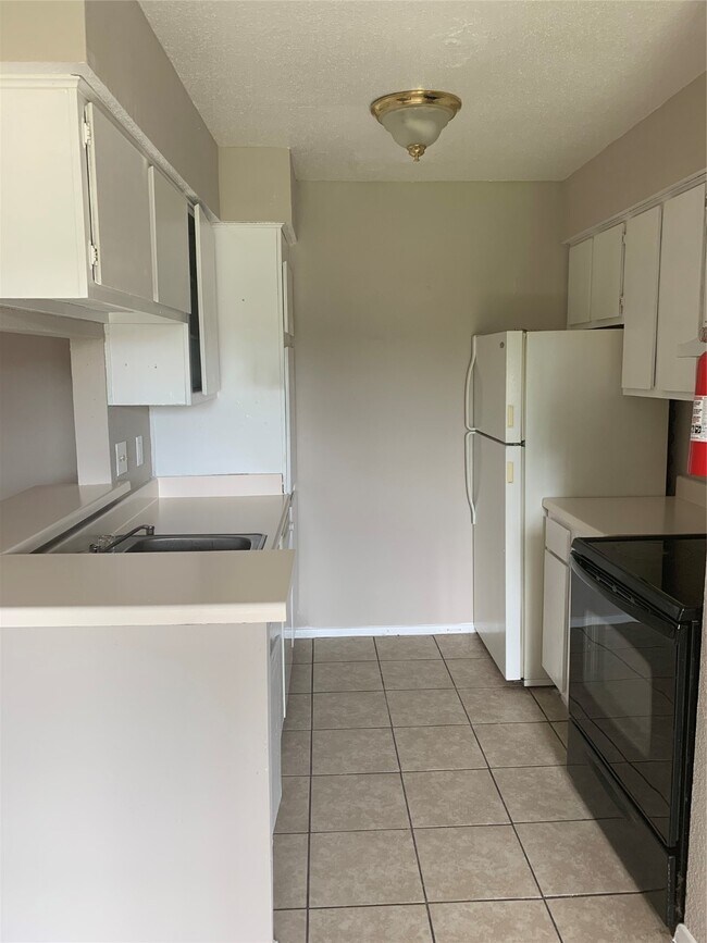 Building Photo - 13480 S Thorntree Dr