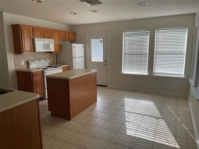 Building Photo - 3314 Falcon Trail Dr