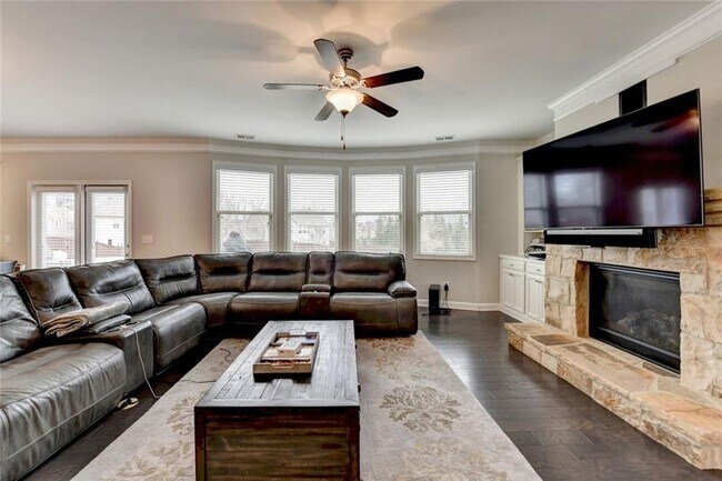 Building Photo - 5525 Nesmith Ct