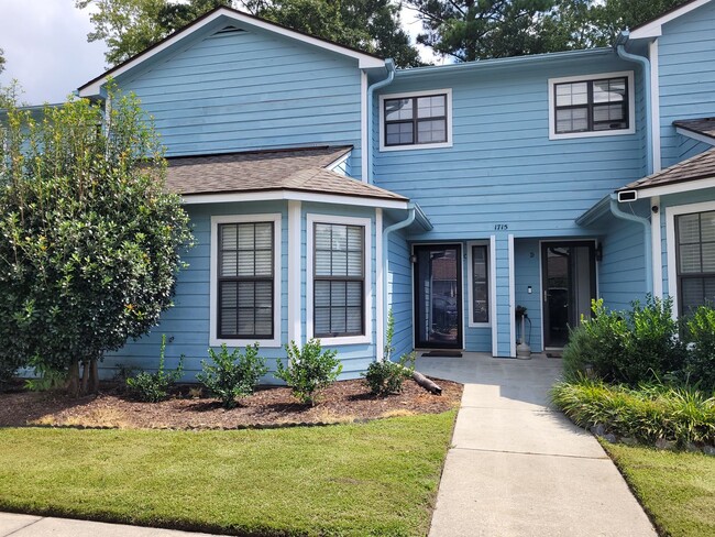 Primary Photo - Furnished 3 BR, 3 BH Townhouse in Wilmington!