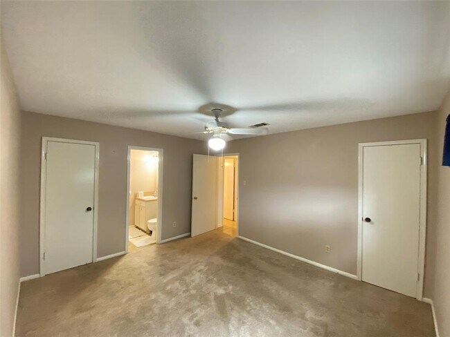 Building Photo - 2233 Ripple Creek Dr