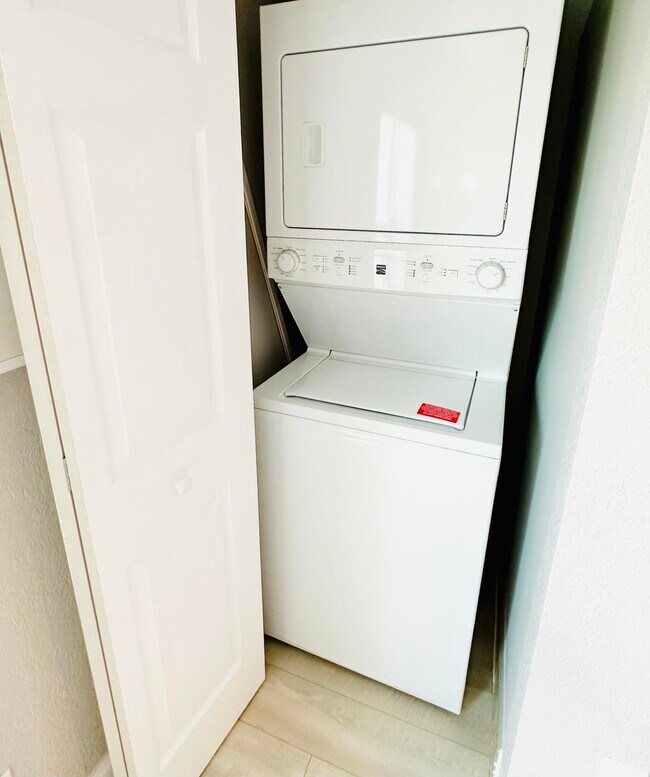 Building Photo - 5365 N Andrews Ave