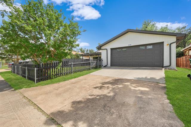 Building Photo - 3022 Ravine Trail