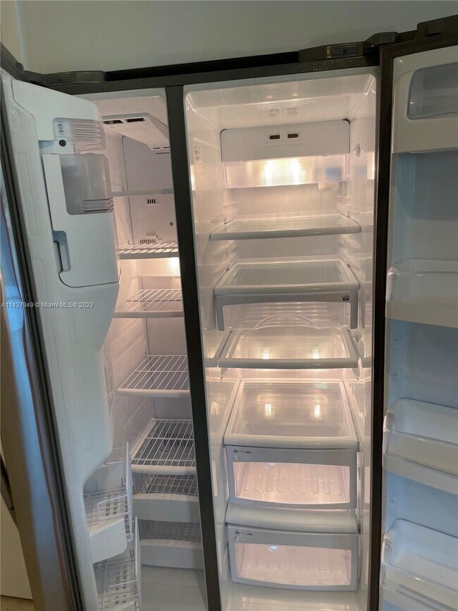 Building Photo - 76 Isle of Venice Dr