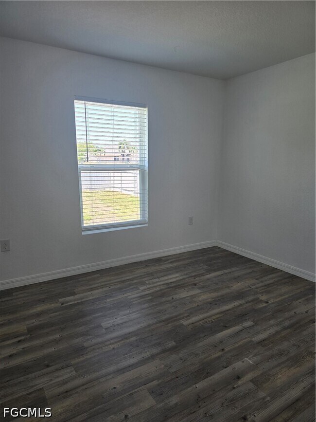 Building Photo - 2122 NE 13th Pl