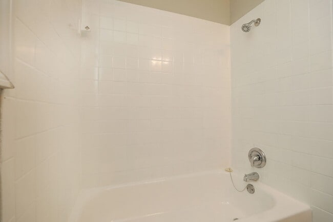 Building Photo - New Year. New Keys! Spacious 4 Bed / 2 Bath in Channelview - Move In Ready