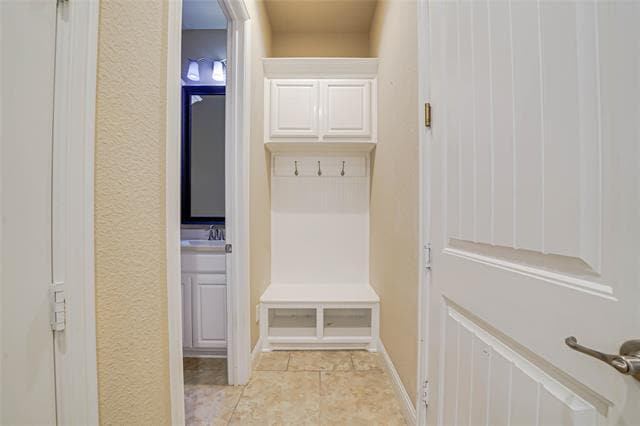 Building Photo - 6844 Westbury Dr