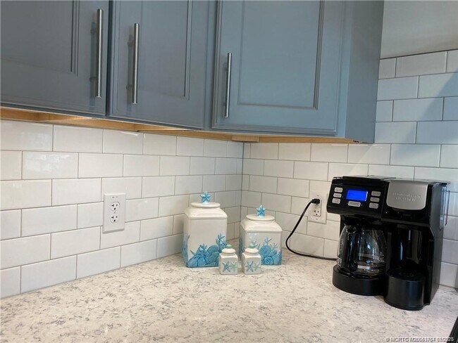 Building Photo - 2646 NE Pelican Wy