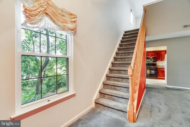 Building Photo - 1602 Hawthorne Ct