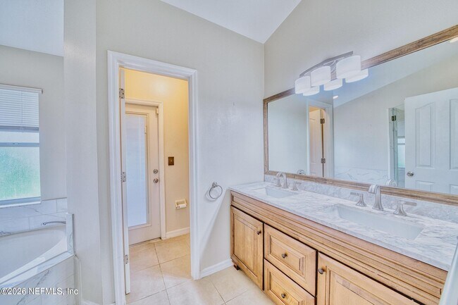 Building Photo - 5628 Loma Vista Dr W