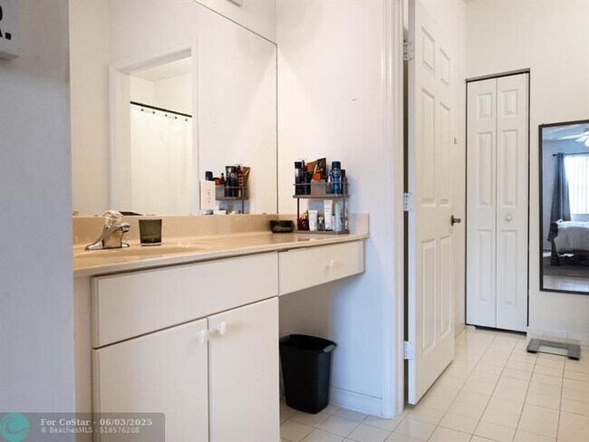 Building Photo - 5048 SW 136th Ave