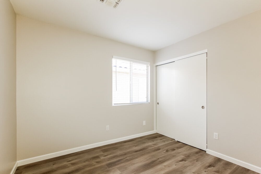 Building Photo - 10435 W Medlock Dr