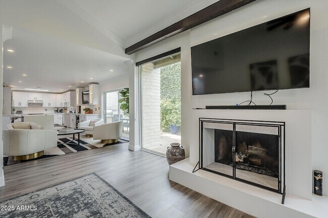 Building Photo - 7322 E Sierra Vista Dr
