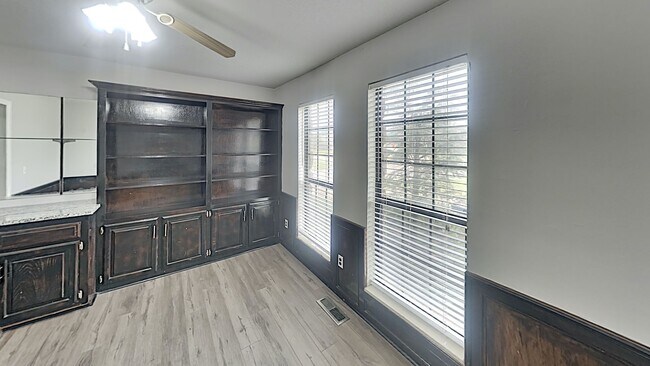 Building Photo - 3 Bedroom 2 Bath Home Conveniently Located in Moore