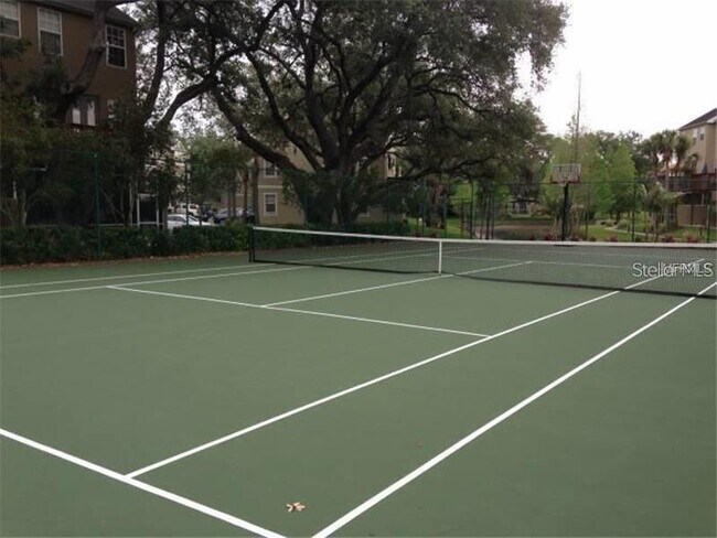 Building Photo - 2947 Pointeview Dr