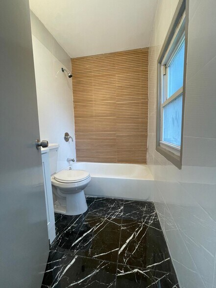 1148 Summit Ave 4 - 1143 Summit Ave