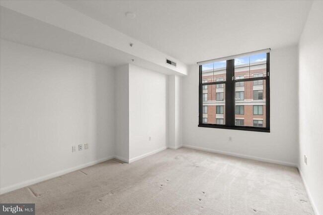 Building Photo - 1021 N Garfield St