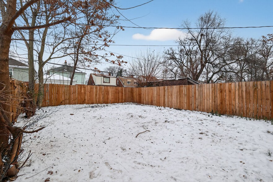 Building Photo - 16701 Tuller St