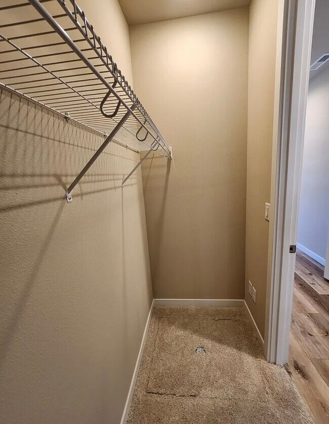 Building Photo - Must See Townhome Located in Ponderosa Ridge