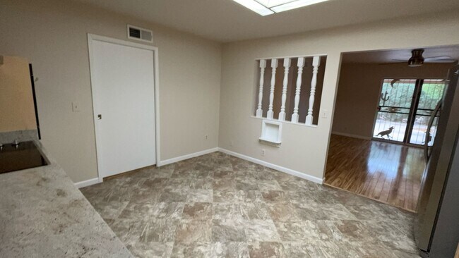 Building Photo - 2 Bed 2 Bath home In Sunland Village 55+