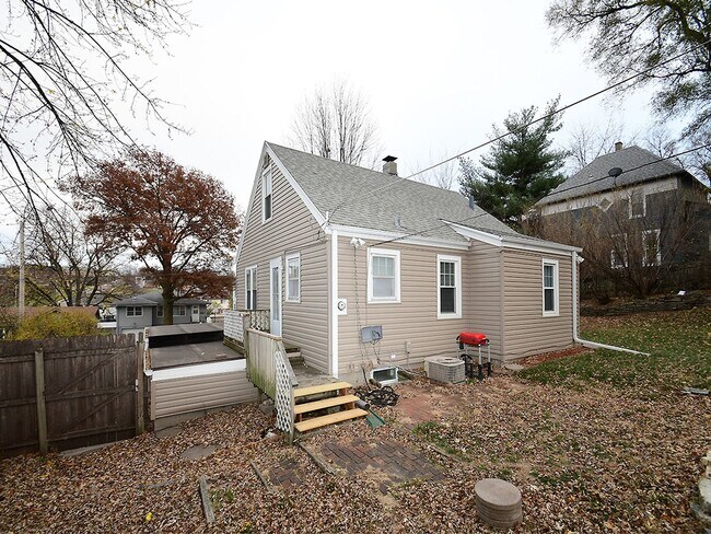 Building Photo - 2108 S 46th St