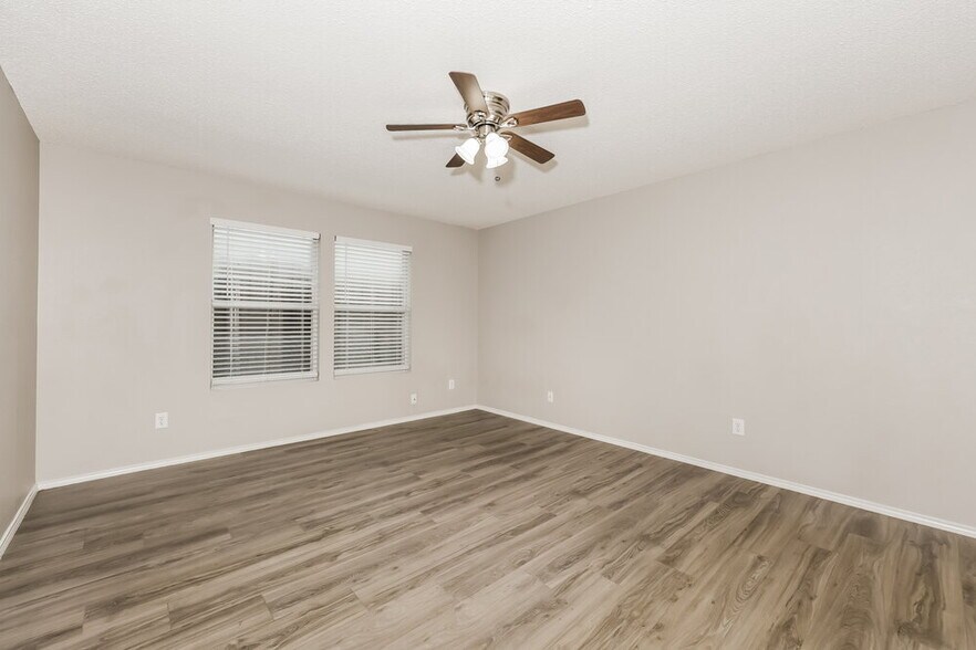 Building Photo - 706 Langford Dr