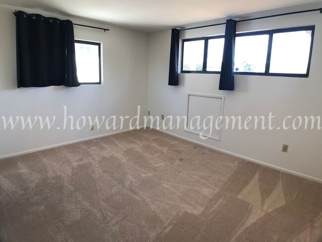 Building Photo - Two story home with newer central A/C in the Mar Vista Hills. Large kitchen, family room, and lar...