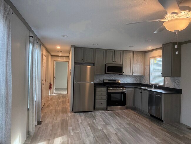 Building Photo - 3223 Butternut Ln