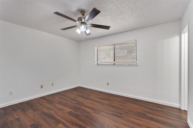 Building Photo - 12900 Hymeadow Dr