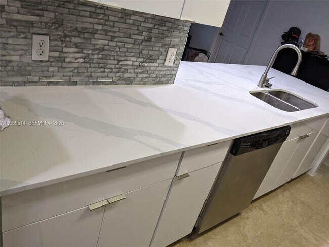 Building Photo - 3530 SW 22nd St