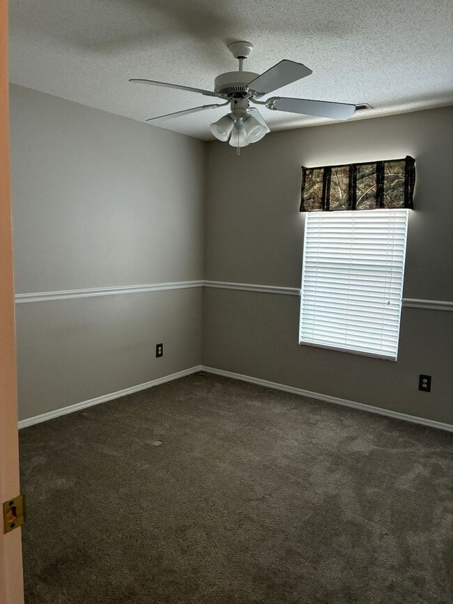 Building Photo - 3BD/ 2BA house in popular Bellegrove