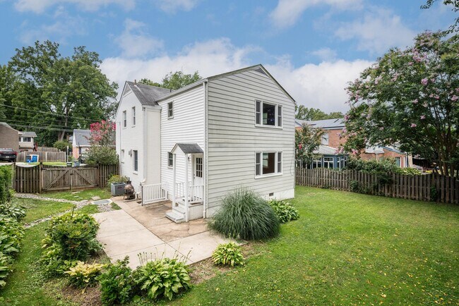 Building Photo - 9315 Linden Ave
