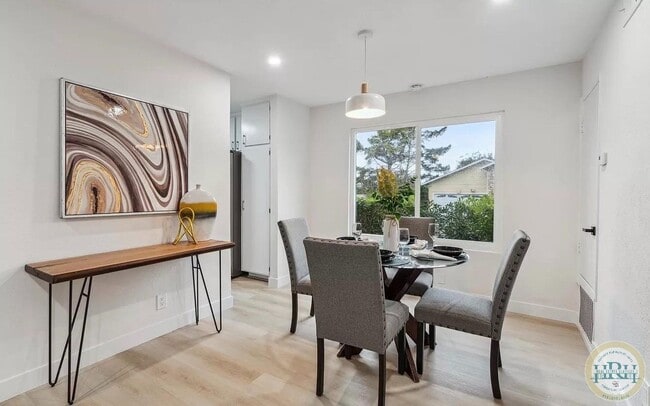 Building Photo - Fully Updated 2 BR | 1 BA Condo in Vallejo