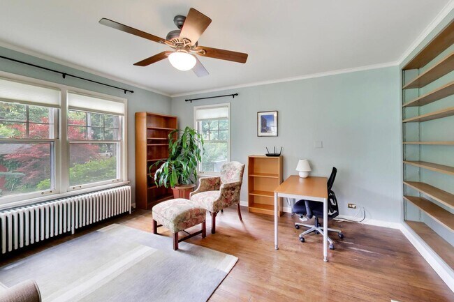 Building Photo - 2624 Thayer St